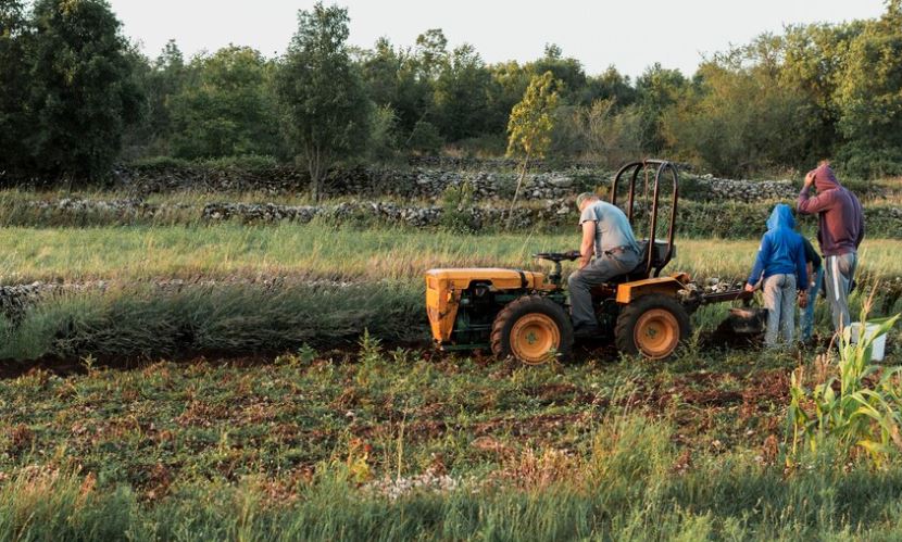 FOTO LAVORO IN NERO